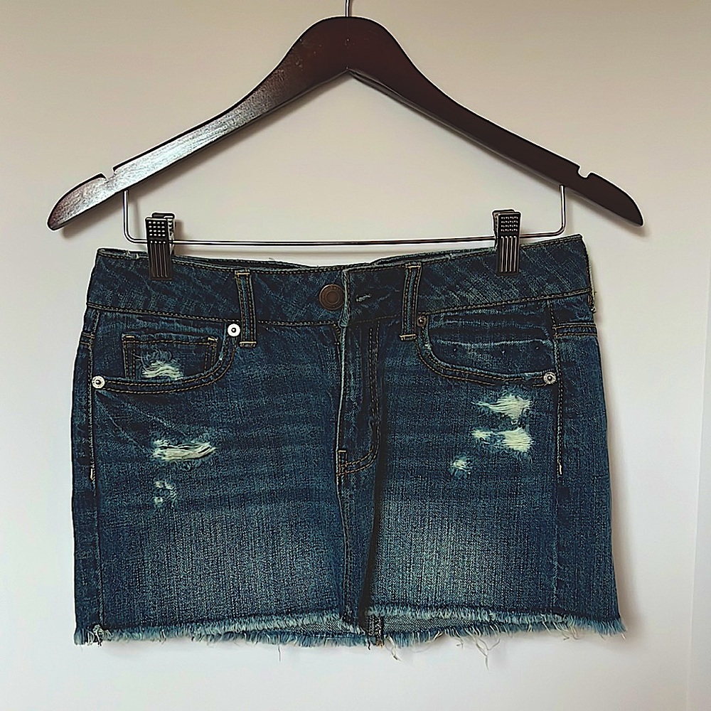 American eagle distressed jean skirt
